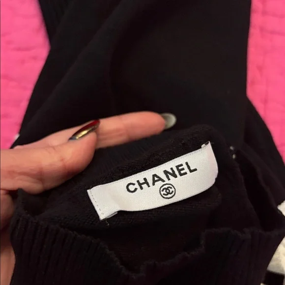 CHANEL Sleeveless Black and white knit Top, M - Picture 8 of 9
